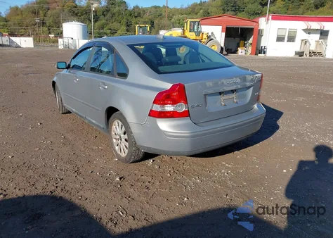 2005 Volvo S40 2.4I z USA, uszkodzony, nr VIN YV1MS390X52118143